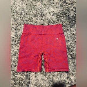 gymshark biker shorts 
size L 
butt scrunch 
never worn 
6-8 in inseam